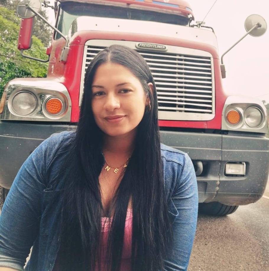 “Vivo mi sueño y en mi propio tráiler”, escribió al hacerse dueña de su propia unidad.