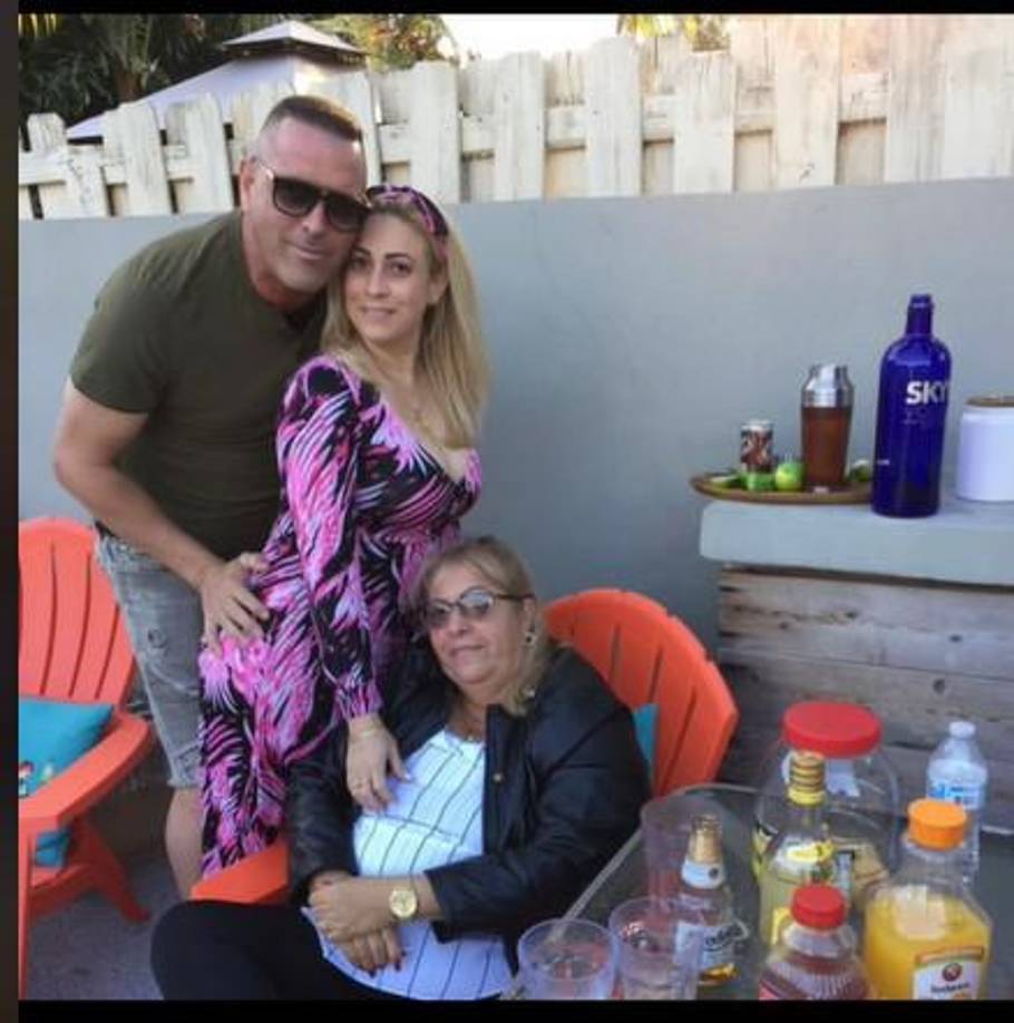 En un reporte del periodista Javier Díaz, un agente policial dice que el adolescente es un <i>«muchacho bueno con notas excelentes»,</i> según la familia.