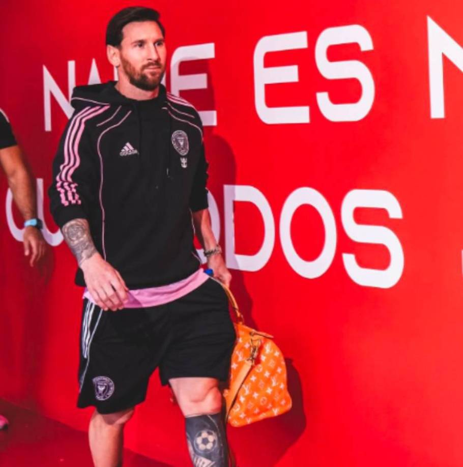 Un detalle captó la atención de mucho en Panamá fue que Messi utilizó un exclusivo bolso que llevaba al ingresar al estadio Rommel Fernández de Panamá. 