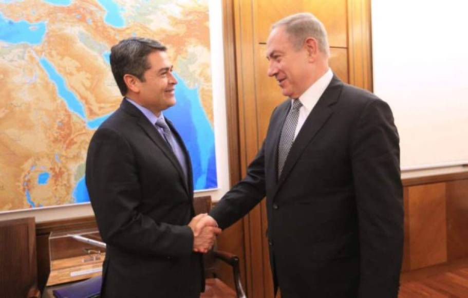 El presidente de Honduras, Juan Orlando Hernández, se reunió este jueves con el primer ministro de Israel, Benjamin Netanyahu, con quien firmó acuerdos de cooperación en seguridad.
