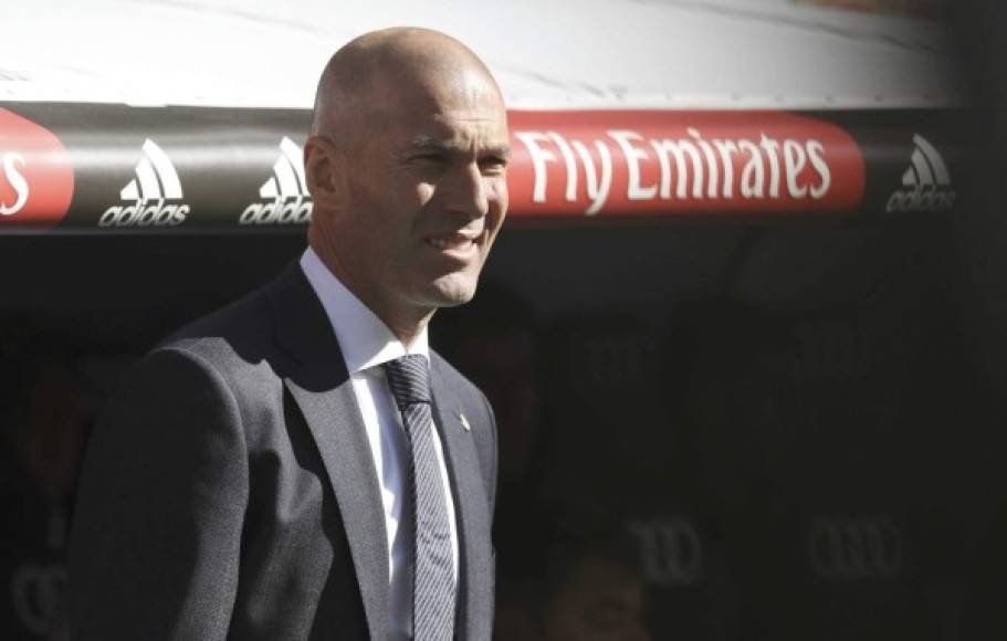 Zinedine Zidane asumió como entrenador de Real Madrid, apenas nueve meses después de haber renunciado a su cargo y llegó con exigencias. Diversos medios hablan de cracks como Mbappé, Neymar y Hazard, sin embargo, hoy se ha conocido los jugadores que son opciones reales para llegar al club blanco por orden de Zidane. <br/>
