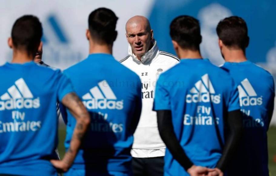 Zinedine Zidane se estrenará por segunda vez en el banquillo del Real Madrid este sábado ante el Celta de Vigo en el Santiago Bernabéu y ya tiene conformado su primer 11 titular.