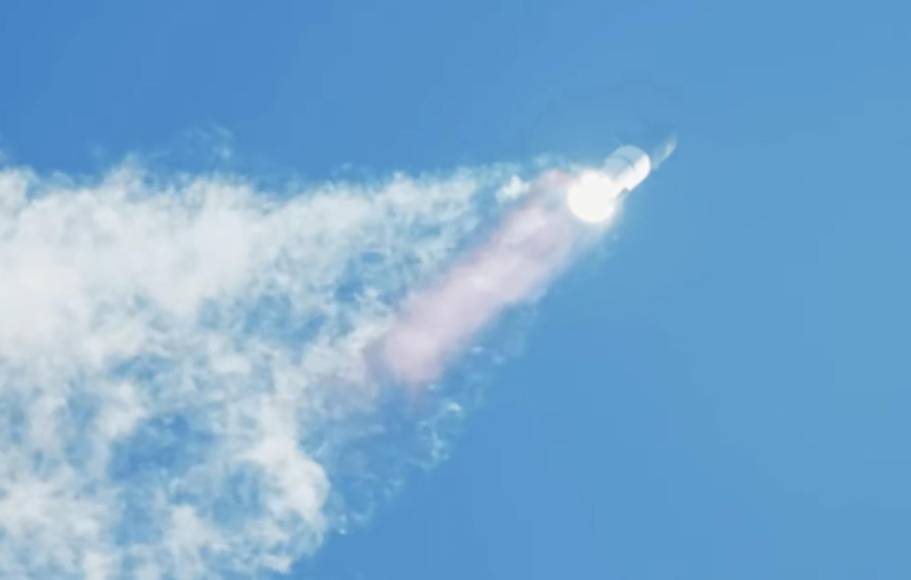 Tras el despegue, estaba programado que el propulsor se separara de la cápsula <b>Starship</b> tres minutos después del lanzamiento, pero la separación no se produjo y el cohete explotó.