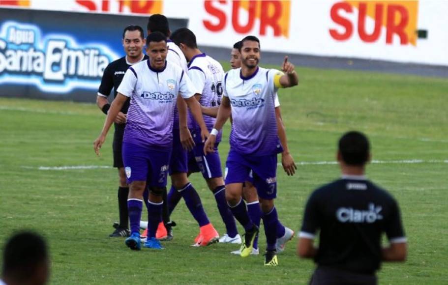 Nelson Muñoz, capitán del Real de Minas, anotó de cabeza el 1-1 ante la UPN.