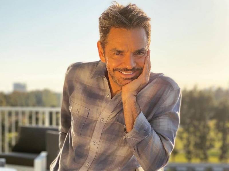 Mientras practicaba un juego de realidad virtual, Eugenio Derbez sufrió una caída que “le destrozó” el hombro, motivo por el que este martes el afamado actor, director y productor ingresó al quirófano para ser sometido a una cirugía de casi cuatro horas en un hospital de Los Ángeles, California, la cual resultó exitosa.
