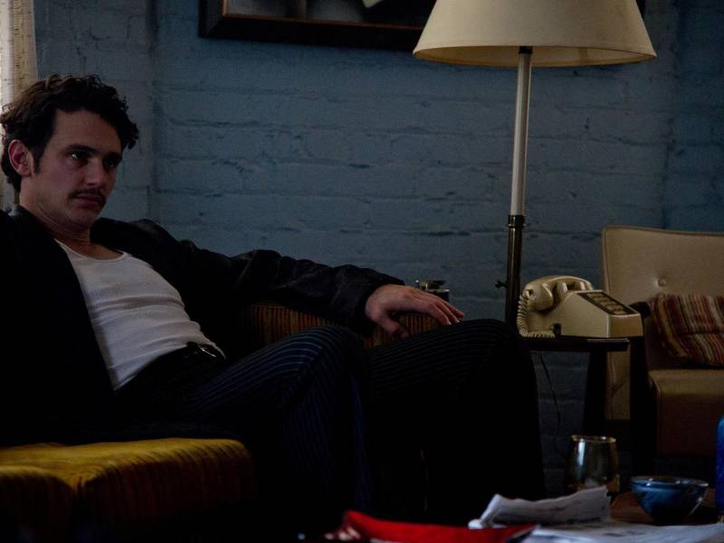 El actor fue denunciado por ex alumnas de su academia de actuación por conducta sexual inadecuada. Franco llegó a un acuerdo con los demandantes, a quienes tuvo que pagar una compensación monetaria de más de 2 millones de dólares.