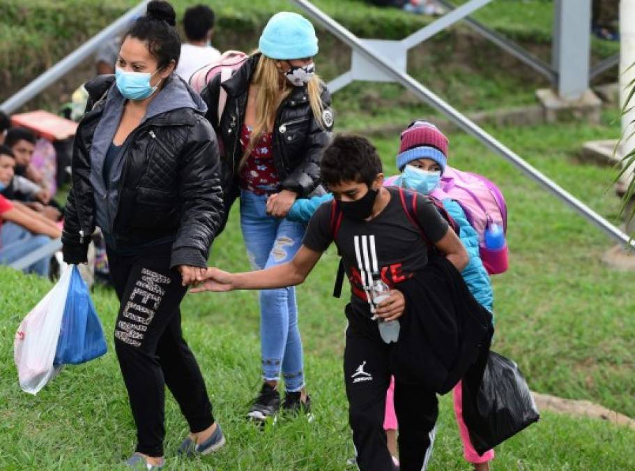 FOTOS: Hondureños que perdieron todo tras Eta y Iota se unen a caravana rumbo a Estados Unidos