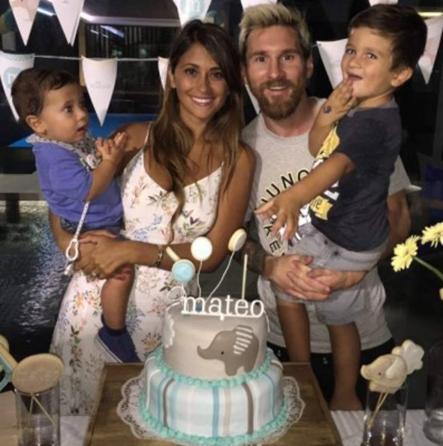 La linda pareja disfruta totalmente de sus pequeños Thiago y Mateo.