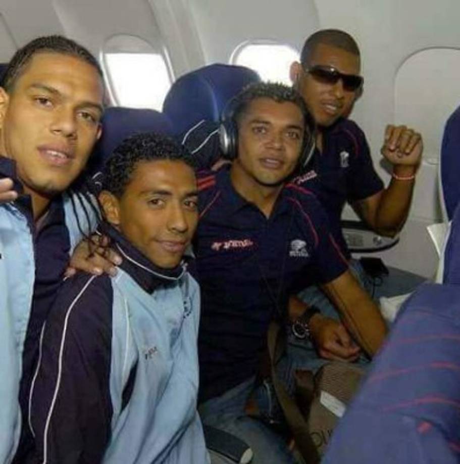 Jocimar se ganó el cariño y respeto de muchos aficionados en Honduras, especialmente de los seguidores del Motagua. Aquí junto a Roy Posas, Luis Guzmán y Amado Guevara en uno de los viajes del club azul.