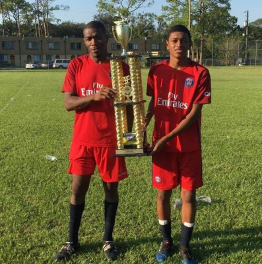 Luis 'Bombero' Ramírez: El experimentado delantero también reside en Estados Unidos. Aquí junto a su hijo tras ganar un torneo.