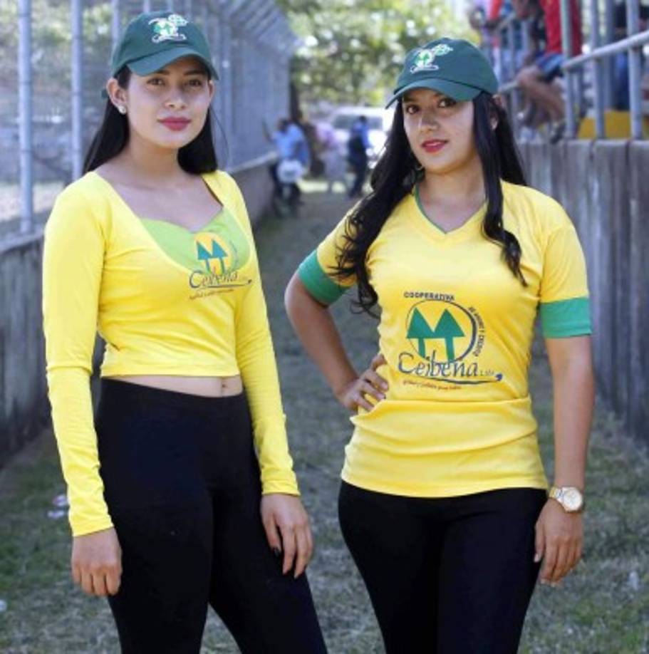 En Tocoa hay bellas hondureñas que también trabajan como edecanes.