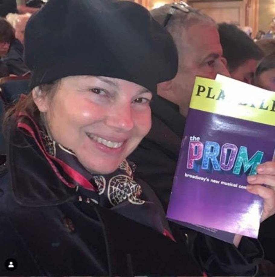 En 2007 lanzó su libro autobiográfico para relatar su experiencia y creó la fundación Cancer Schmancer Movement.