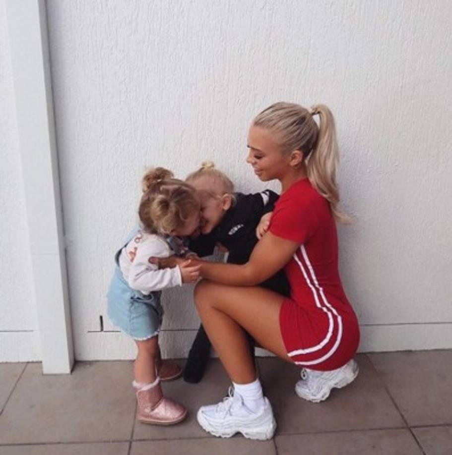La australiana es madre de dos pequeños, de los que presume en sus redes sociales.