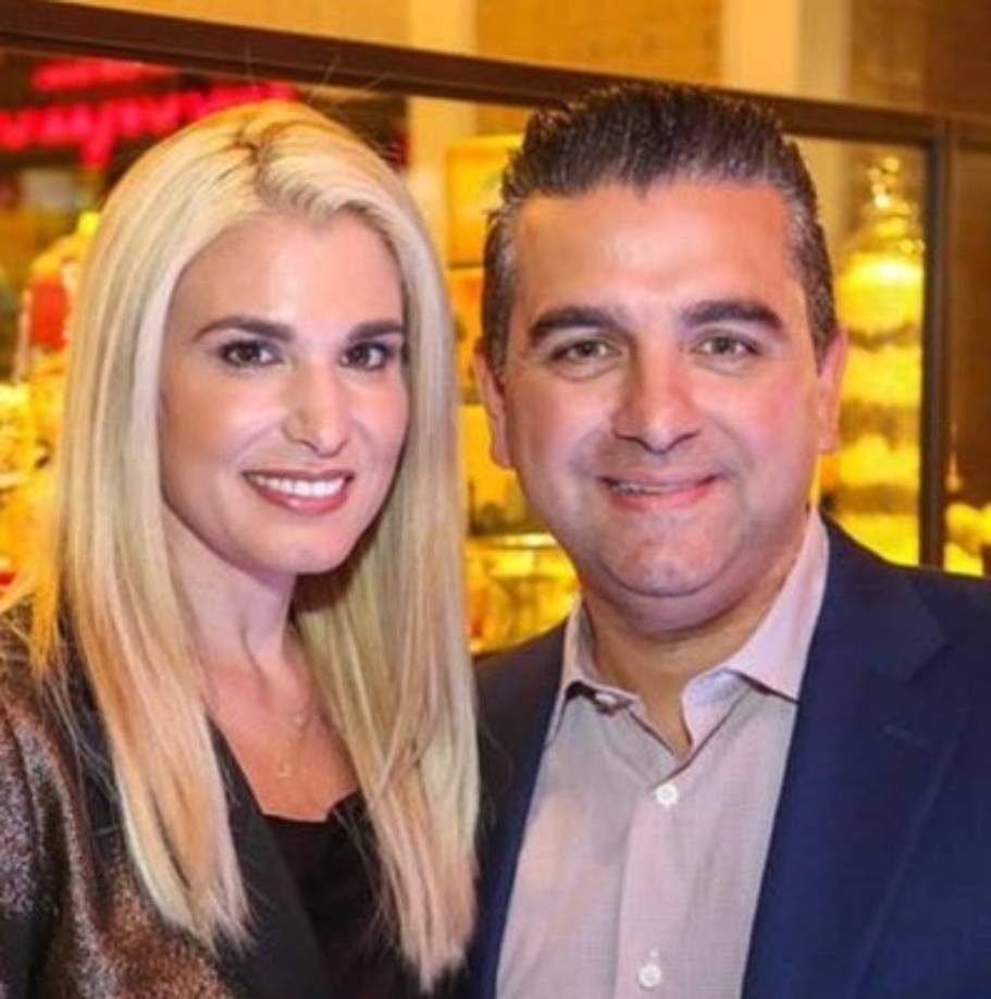 Tras nueve años de relación, Buddy y Lisa se casaron el 14 de octubre de 2001.