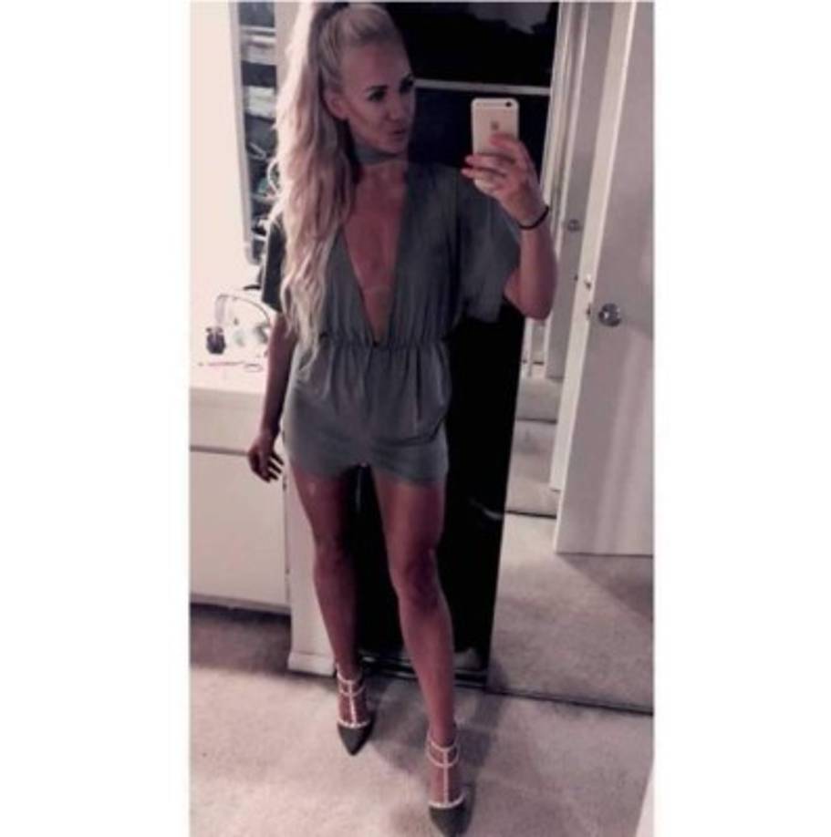 'Cuando llegue a casa, tome una ducha realmente larga. Me sentía violada. Era joven. estaba avergonzada, me culpé a mí mismo. Decidí no contárselo a nadie. Estaba en un país nuevo y no tenía suficiente evidencia. Pude haber tenido toda la evidencia en el mundo, pero no quería convertirme en una víctima. No quería que eso paralice mi carrera', relató Alexandra, quien dejó el QPR tiempo después y apareció en el reality show The Bachelor en Suecia.