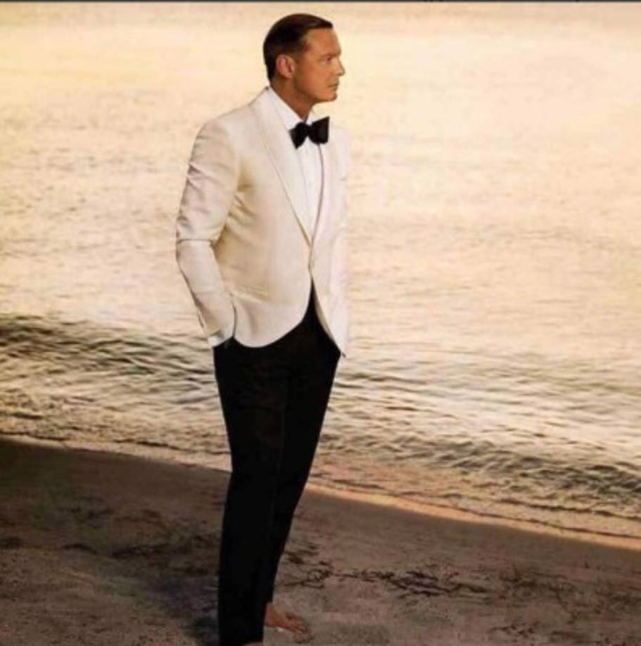 Además de la fotografía oficial, circulan otras imágenes de él en Instagram.<br/><br/>'No lo puedo creer cómo se recuperó. Adelgazó y se puso igual que en sus 20. Bueno, como esté, yo lo amo. Me siento muy feliz y orgullosa del él. Es el rey.@lmxlm', escribió Aurora Gallego Iglesias.