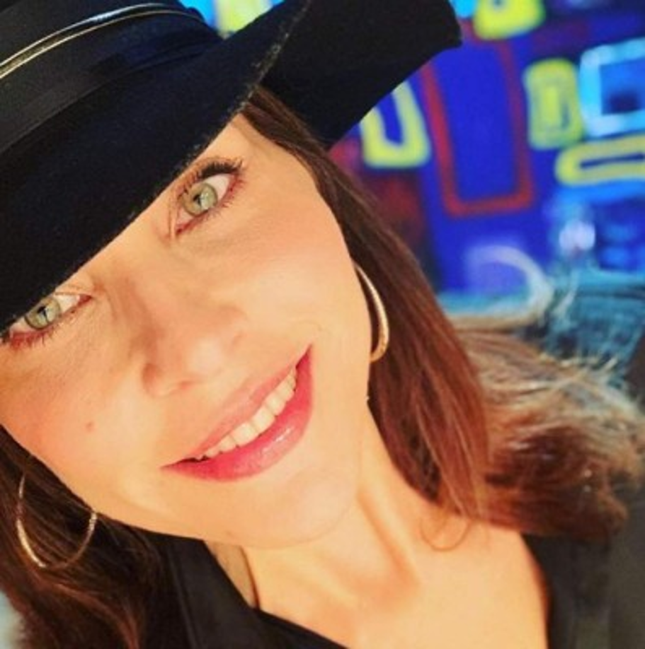 'Es viernes y puedo porque quiero y se me da la gana. Y querer es poder. Amarme libremente y #sinfiltros' escribió la actriz de famosas telenovelas.