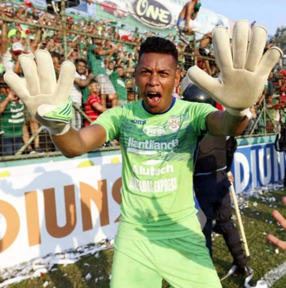 El portero Denovan Torres, héroe del título del Marathón, decidirá su futuro en las próximas horas. Para el arquero la primera opción la tiene el club verdolaga pero reveló que un equipo semifinalista (supuestamente Olimpia) lo quiere.