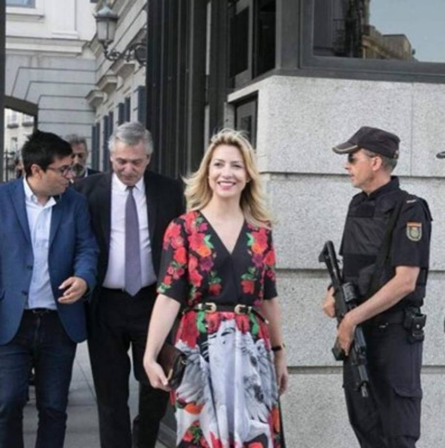 Yañez y el ahora presidente electo de Argentina se conocieron hace una década, cuando ella se puso en contacto con él para realizar su tesis final de grado sobre 'La relación interdiscursiva entre el diario Clarín y el primer gobierno de Néstor Kirchner'. Una de sus fuentes fue Alberto Fernández con el que comenzó una relación en 2014.