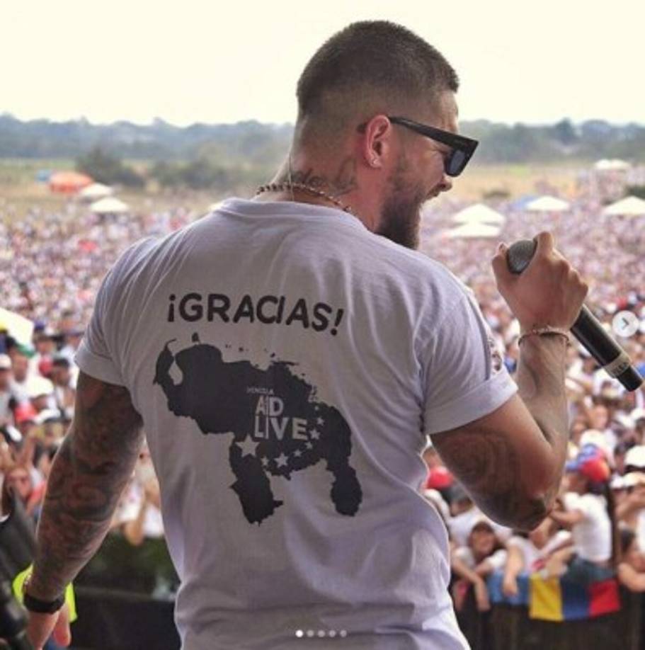 Otro de los cantantes quien ya había confirmado su participación fue Maluma.