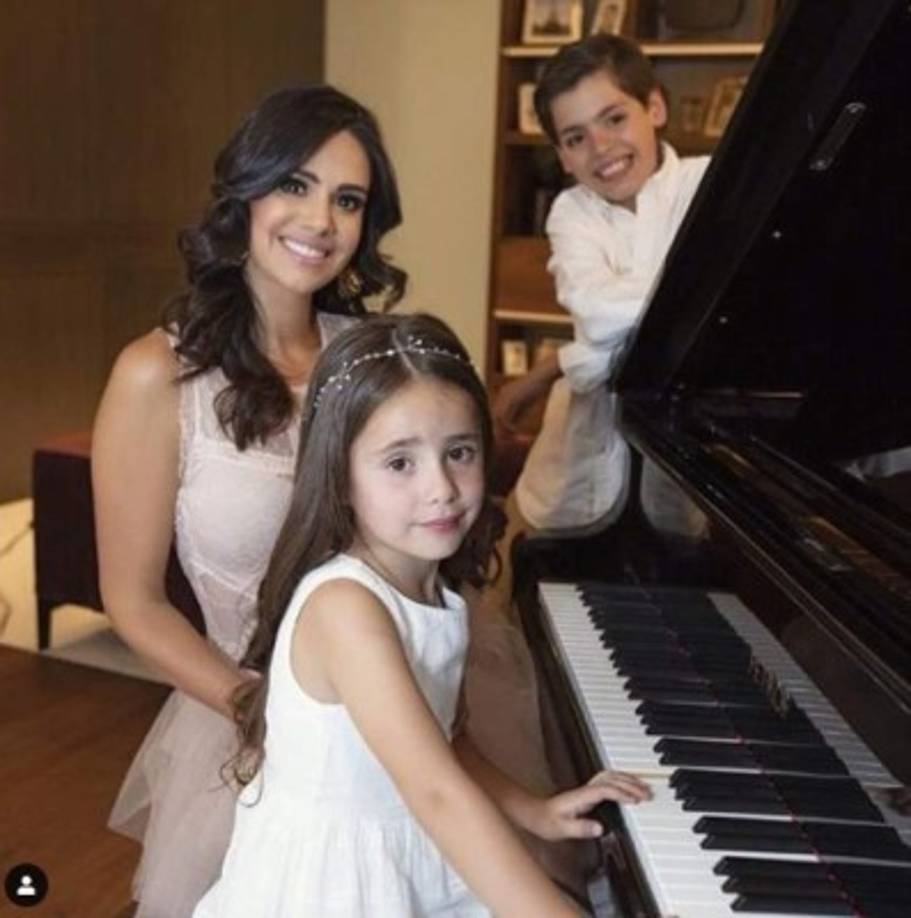 Luego de ello, interpretó varios papeles más, sin embargo el más importante llegó en el 2007 cuando nació su primogénito, Santiago, el cual lo tuvo con su esposo, el empresario Bernardo González.<br/>