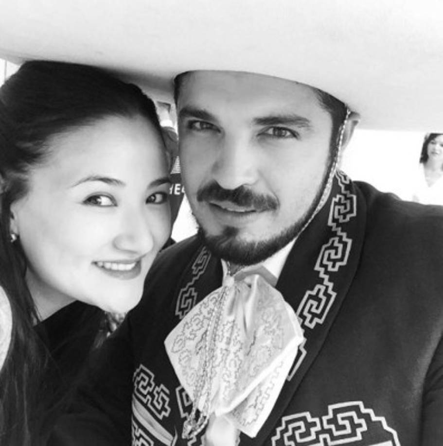 La pareja se reencontró hace poco más de un año, ya que Fernando fue a ver la obra 'Mentiras', en la que Hiromi actuaba, y fue después de allí que salieron y se hicieron novios.