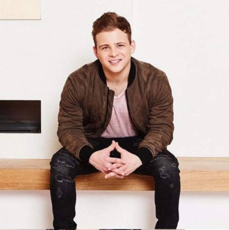 Lipnicki es conocido también por sus contribuciones a la caridad, que han aparecido y/o hablado en eventos de la Fundación para la Investigación de Cáncer de Mama, Juvenile Diabetes Research Foundation, Starlight Children's Foundation y el NBA para lograr Leer.