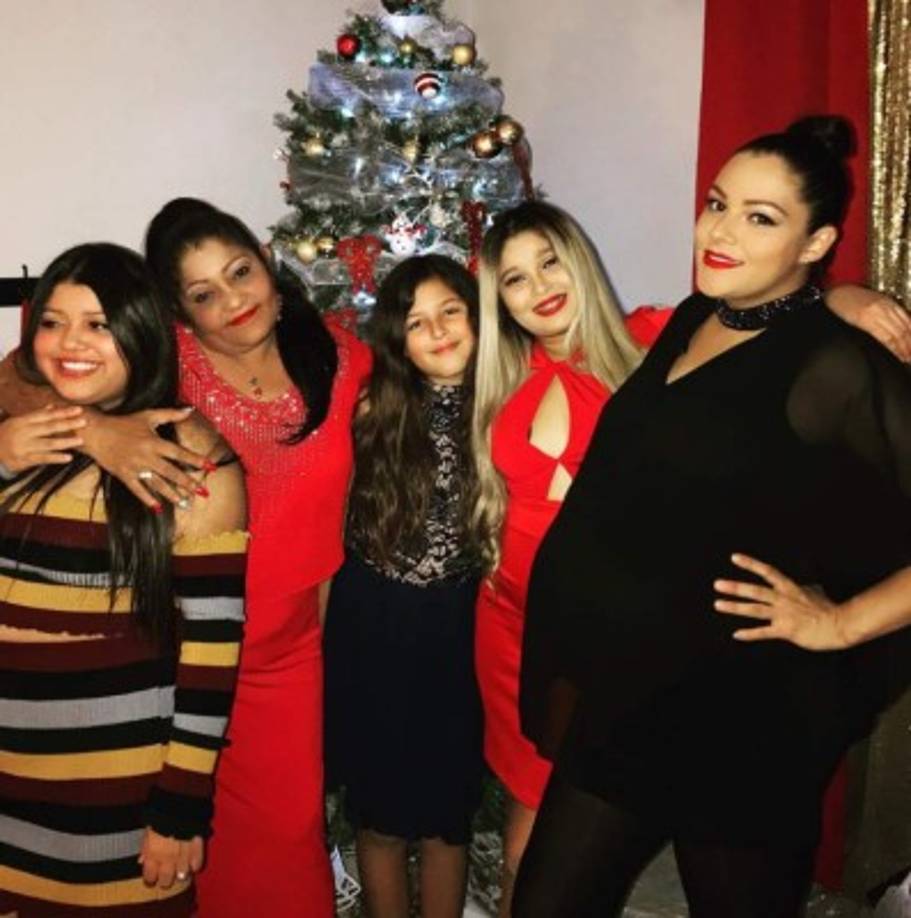Nathalia Casco aprovechó para celebrar en familia las festividades antes del nacimiento de su hija Joy, que se dará en cualquier momento.