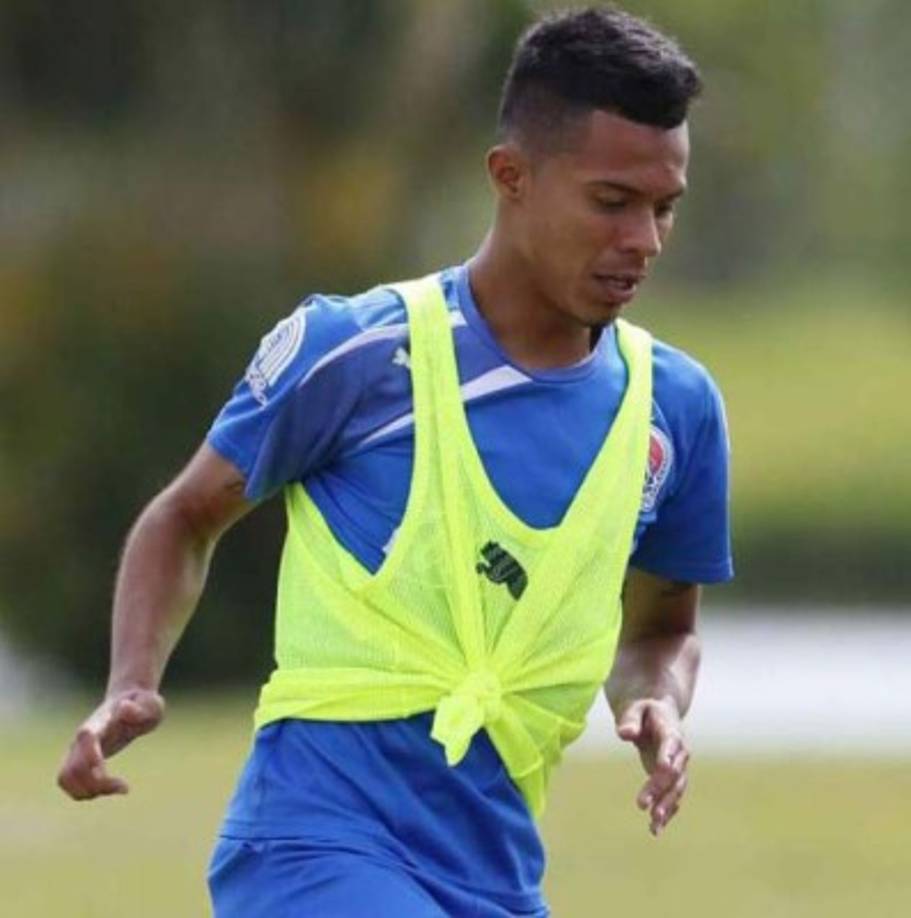 Bayron Méndez: El experimentado mediocampista sigue activo y fue fichado para esta campaña en el Parrillas One.