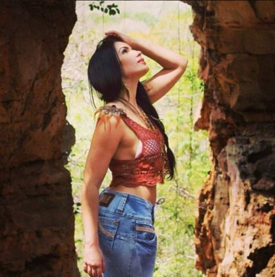 La cantante de 28 años expuso hace un par de años atrás en el medio http://tribunadoceara.uol.com.br, referente a sus actividades físicas, lo siguiente:' Además de la musculación, estoy buscando hacer más aeróbico, me encanta correr aquí en (Avenida) Beira Mar. También a veces algunas clases de danza, bodytech, body combat, body step. Entonces, la edad va avanzando y la gente tiene siempre que buscar algo para perder más calorías'.