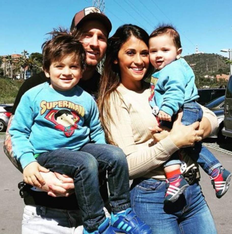 En redes sociales el astro del fútbol comparte algunas fotos con sus más grandes amores.