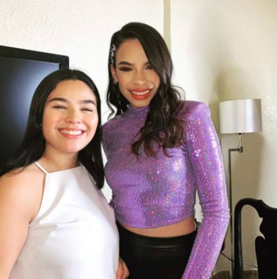 'Orgulloso de mi bebé @liavmakeup que la llamaron para maquillar a la artista más famosa del país actualmente La Reina @angiefloreshn', presumió Vallecillo en sus redes.