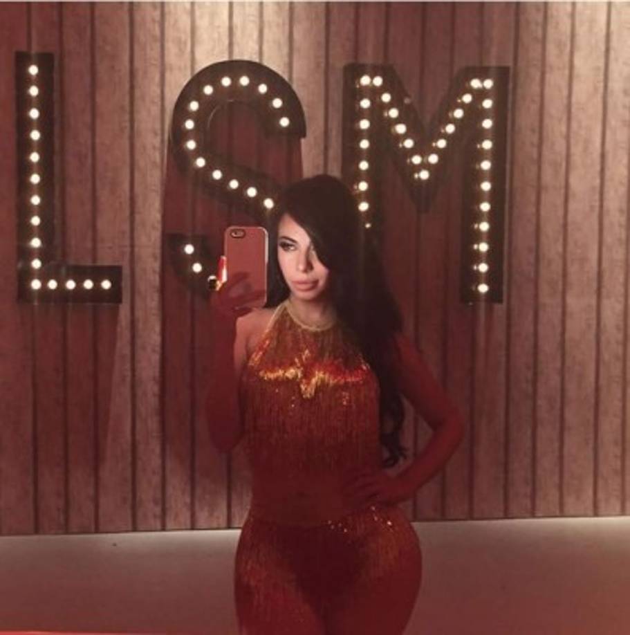 Sánchez también ha sido nombrada como la Kim Kardashian mexicana por su parecido con la celebrity estadounidense.
