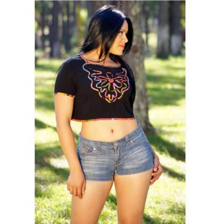 La linda capitalina confiesa que jugadores del Motagua la han invitado a salir. 'Siempre me han saludado me dicen que soy muy guapa, pero nunca le he dado entrada'.