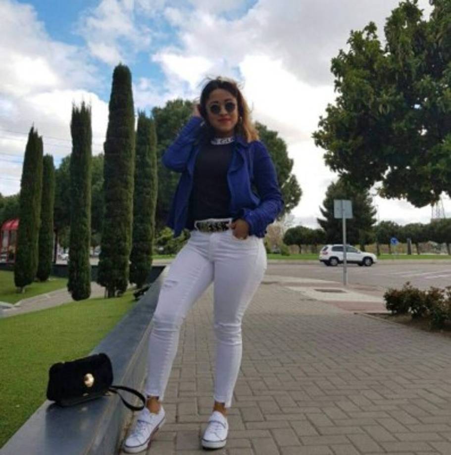 Lizzeth estudió Medicina y Cirugía en la Universidad Complutense de Madrid. En su perfil dice que es exalumna del Tecnológico Santo Tomás y del Saint Mary Land. Actualmente vive en Madrid.