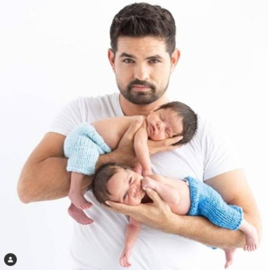 Pese a las complicaciones, tanto el intérprete como la presentadora esperaban que los bebés pudieran “aguantar” más tiempo en el vientre de su madre, debido a que el desarrollo pulmonar aún no era el ideal.<br/> <br/>Dante y Tadeo nacieron el miércoles 24 de abril en Coral Springs, Florida, aunque lo anunciaron cinco días después.<br/><br/>El actor y la presentadora decidieron abrir una cuenta de Instagram a sus pequeños, además de contar los detalles de su nueva aventura a través del canal de Youtube ‘famigovios’.<br/>