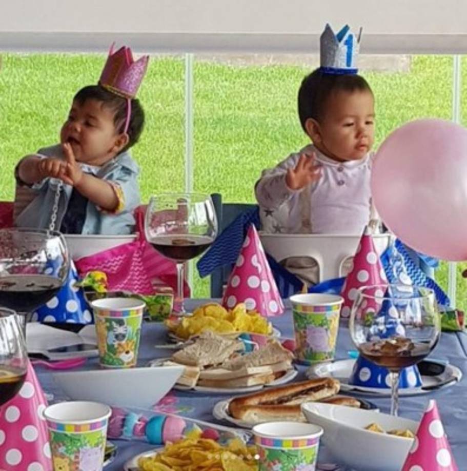 Así de grandes están Eva y Mateo, los festejados del día.
