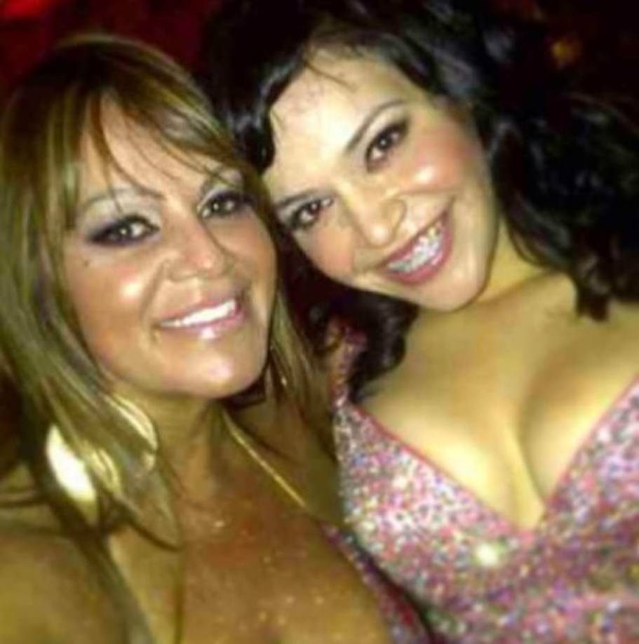 'A los 15 años ya utilizaba fajas para poder ocultar el sobrepeso', dijo la joven de Las Riveras. <br/><br/>Además, comentó que también siempre ha vivido entre dietas, pero nada le daba resultado hasta ahora.