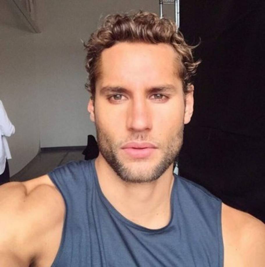 Si alguien lo quiere conocer lo encuentra en su restaurante, la dirección es número 129 de la Calle Allen de Nueva York.<br/>