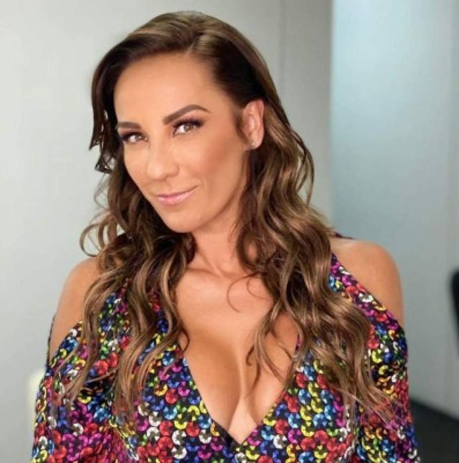 La guapa Consuelo Duval ha participado en otros proyectos, pero a ninguno le ha dio tan bien como en 'La Familia Peluche', su papel más importante a la fecha.