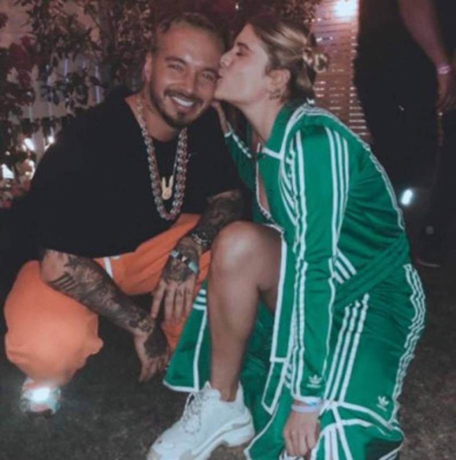 En aquel entonces entre ambos existía un noviazgo que por poco se convierte en matrimonio; sin embargo, el destino les tenía planeado un recorrido juntos como dos grandes amigos que hasta la fecha se apoyan mutuamente.