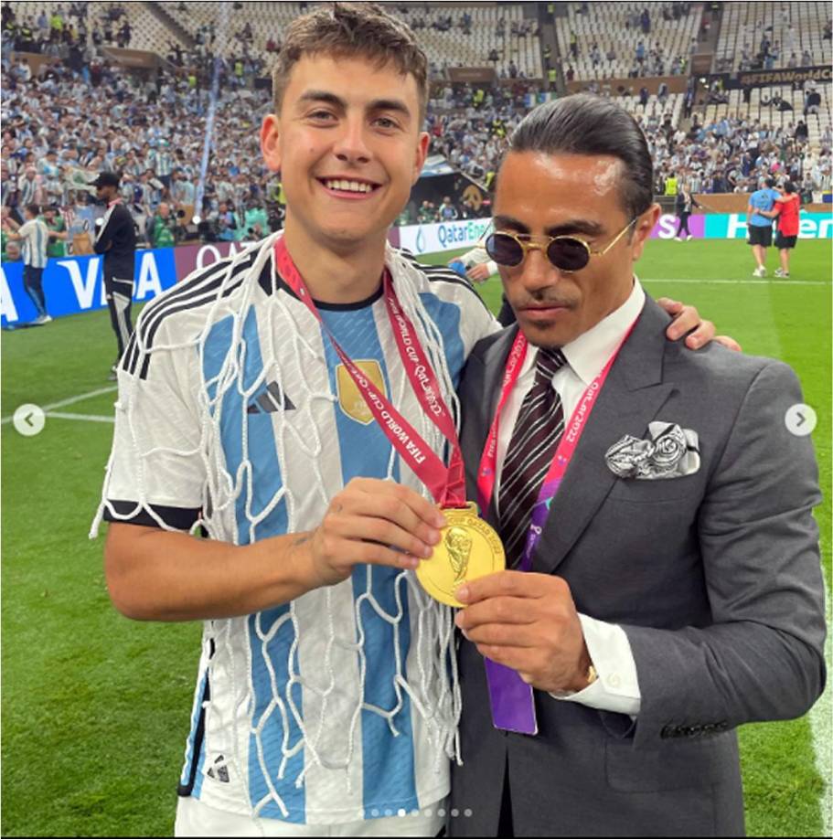 Salt Bae junto a Paulo Dybala, de quien dijo que es un “superman”.