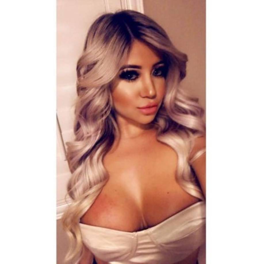 Los vecinos informaron haberla visto caminando por su comunidad en tacones altos y lencería. Describieron que ella parecía 'desorientada' e intentó ingresar a una casa que no era la suya.<br/>