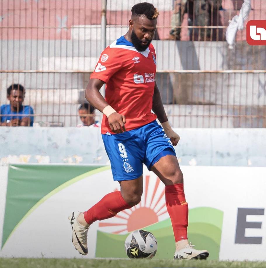 Jorge Benguché sigue con la confianza de Pedro Troglio y se perfila para mantenerse por encima de Jerry Bengtson e Ignacio Colombini.