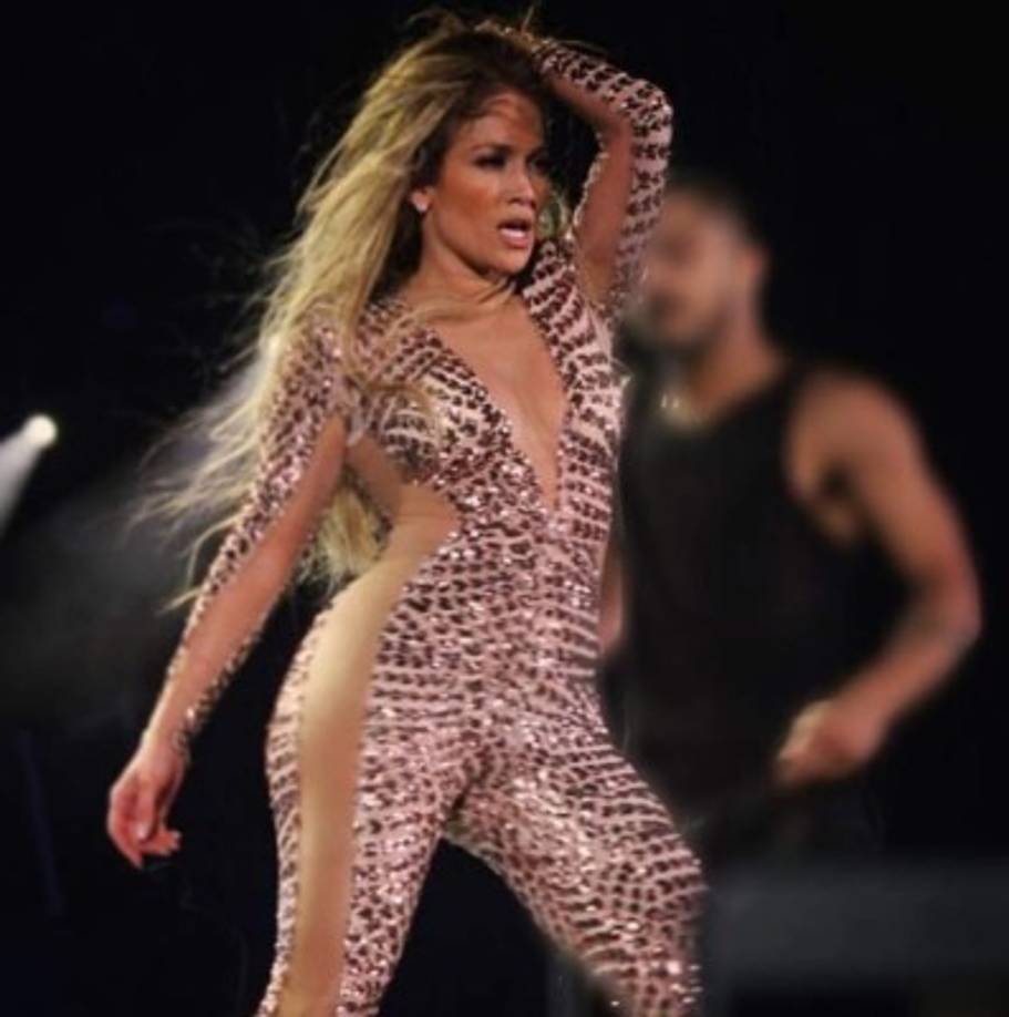 La estadounidense de origen latino Jennifer López logró 38 millones de dólares.