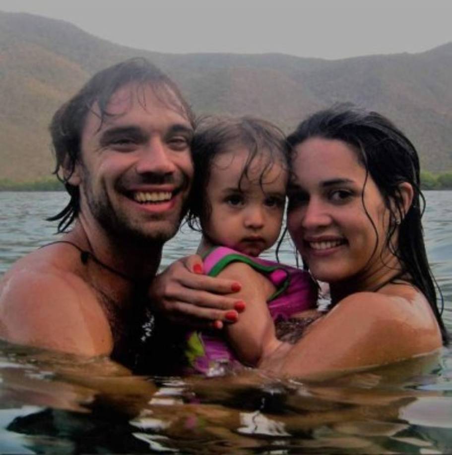 Maya solo tenía cinco años cuando asesinaron a sus padres en Venezuela.