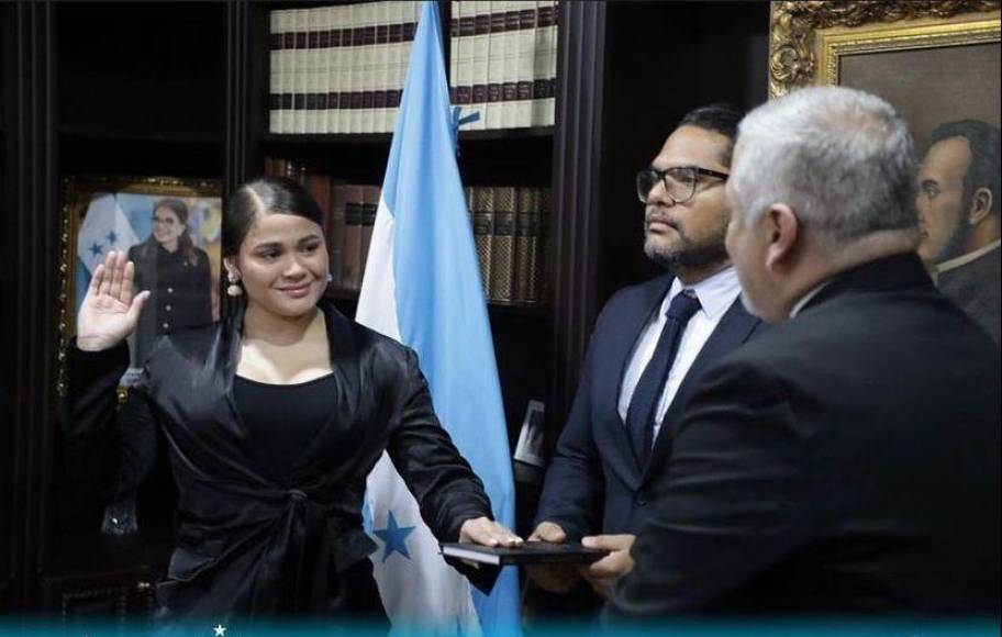 También fue nombrada recientemente Embajadora Honoraria del Arte y la Cultura de Honduras en México. 