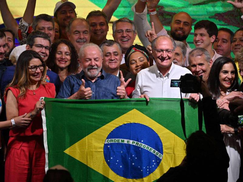 Lula da Silva se impuso sobre el ultraderechista Jair Bolsonaro por estrecho margen, el 50.9% de los votos contra el 49.1%.