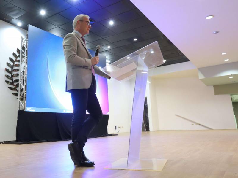 Paolo Pellegrino al ofrecer la conferencia “Identidad sexual y la ideología de género” en la Universidad Tecnológica de Honduras (UTH). Fotos: Franklin Muñoz