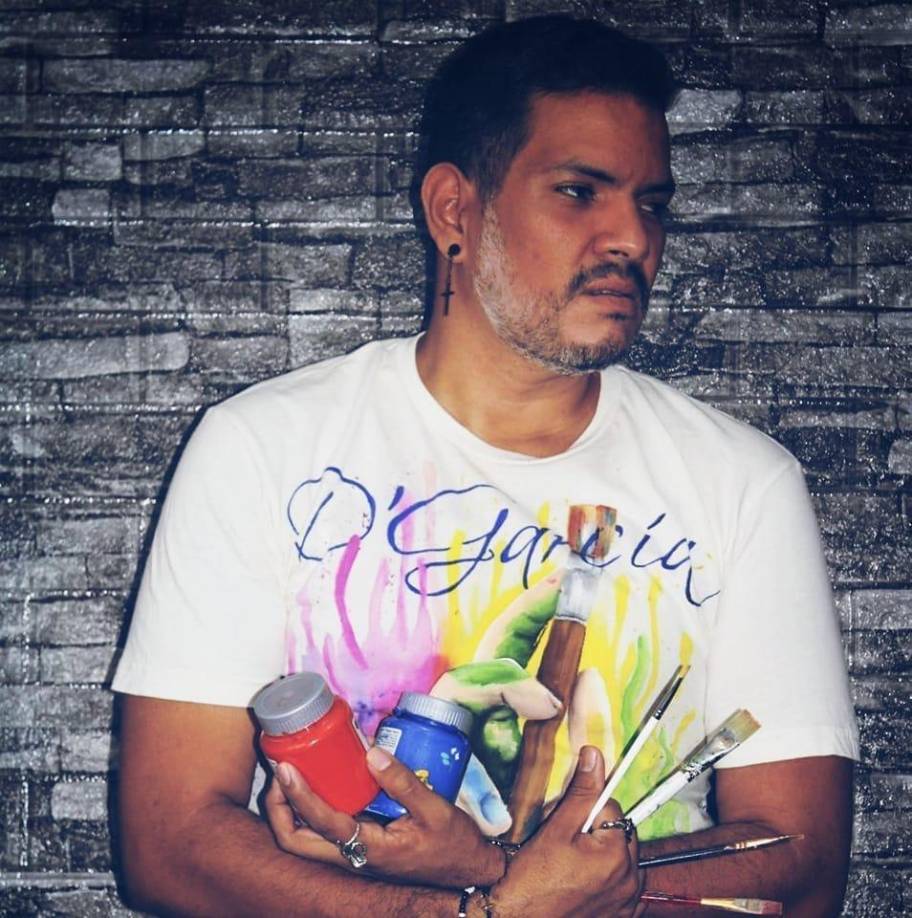 Su creador, el diseñador Danilo García, cuenta con 21 años de experiencia, iniciando desde los 17 años, en la pintura para prendas de vestir lleva 8 años laborando. 